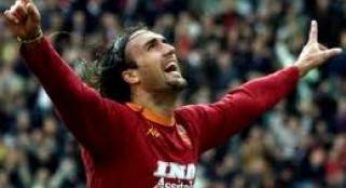 Batistuta non riesce a stare in piedi. Ecco il motivo
