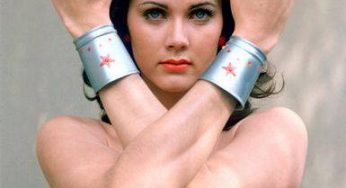 VIDEO – Messico – Usa: Una Wonder Woman da bollino rosso saluta calorosamente i tifosi