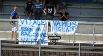 FOTO @DIMARO – Striscione contro Vitale allo stadio: ecco il motivo della contestazione