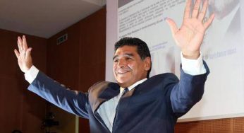 Maradona ringrazia De Laurentiis con una lettera: “Presidente, ho un regalo da chiederle…”