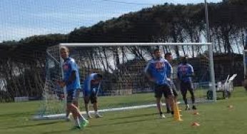 VIDEO – Il Napoli posa per una foto di gruppo: momenti di comicità tra gli azzurri