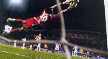 VIDEO – Il Napoli condannato da un’incredibile papera di Mandanda