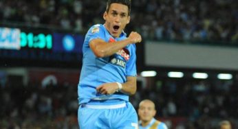 FOTO – Callejon versione romantico: il tenero bacio alla sua Marta