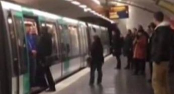 VIDEO – Tifosi del Chelsea decidono chi sale sulla metro: “Siamo razzisti”