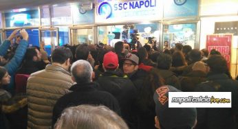 FOTOGALLERY @NCLIVE – Manolo Gabbiadini alla Stazione Garibaldi: centinaia di tifosi ad accoglierlo