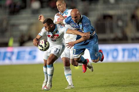 EMPOLI, ITALY - APRIL 30: Massimo Maccarone of Empoli FC battles for the ball with Faouzi Ghoulam of SSC Napoli during the Serie A match between Empoli FC and SSC Napoli at Stadio Carlo Castellani on April 30, 2015 in Empoli, Italy.  (Photo by Gabriele Maltinti/Getty Images)