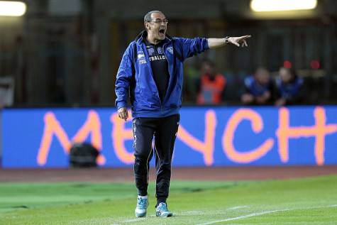 EMPOLI, ITALY - APRIL 30: Maurizio Sarri manager of Empoli FC gives instructions during the Serie A match between Empoli FC and SSC Napoli at Stadio Carlo Castellani on April 30, 2015 in Empoli, Italy.  (Photo by Gabriele Maltinti/Getty Images)