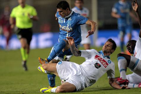 EMPOLI, ITALY - APRIL 30: Manuel Pucciarelli of Empoli FC battles for the ball with Cristian Maggio of SSC Napoli during the Serie A match between Empoli FC and SSC Napoli at Stadio Carlo Castellani on April 30, 2015 in Empoli, Italy.  (Photo by Gabriele Maltinti/Getty Images)