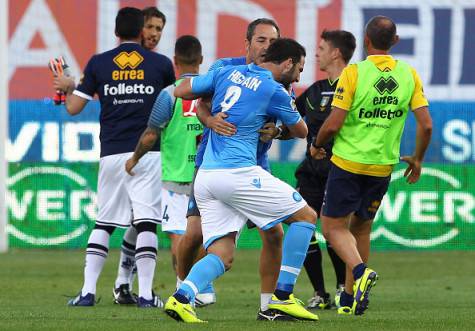 PARMA, ITALY - MAY 10:  Gonzalo Higuain of SSC Napoli reacts at the end of the Serie A match between Parma FC and SSC Napoli at Stadio Ennio Tardini on May 10, 2015 in Parma, Italy.  (Photo by Marco Luzzani/Getty Images)