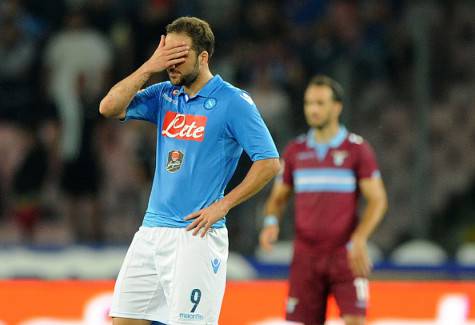 NAPLES, ITALY - MAY 31:  Napoli's player Gonzalo Higuain stands disappointed during the Serie A match between SSC Napoli and SS Lazio at Stadio San Paolo on May 31, 2015 in Naples, Italy.  (Photo by Getty Images/Getty Images)