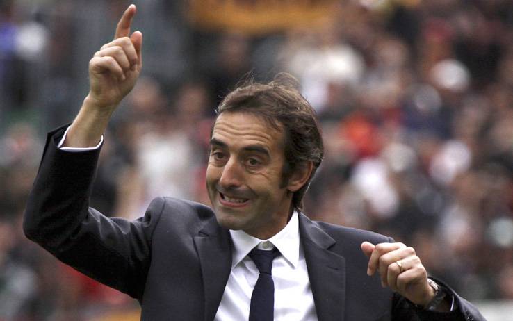 Siena's coach Marco Giampaolo reacts during the Italian serie A top league match between Siena and Roma at Artemio Franchi stadium in Siena, Italy, Sunday, Oct. 05, 2008 .(AP Photo/Fabio Muzzi)