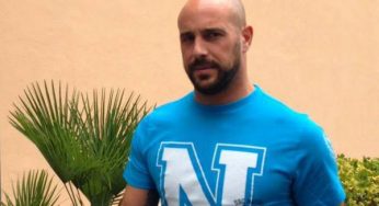 Splendido gesto di Reina a fine allenamento: ha regalato i suoi guanti ad un giovane tifoso