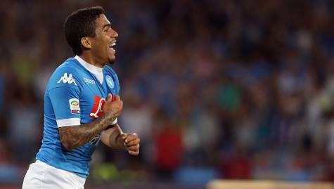 NAPLES, ITALY - SEPTEMBER 20: Allan of Napoli celebrates after scoring his team's second goal during the Serie A match between SSC Napoli and SS Lazio at Stadio San Paolo on September 20, 2015 in Naples, Italy. (Photo by Maurizio Lagana/Getty Images)