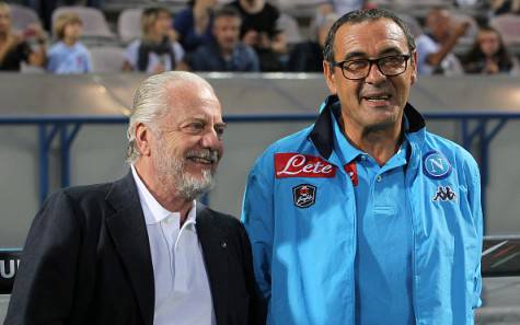 REGGIO NELL'EMILIA, ITALY - AUGUST 23: SSC Napoli president Aurelio De Laurentiis and SSC Napoli coach Maurizio Sarri look on before the Serie A match between US Sassuolo Calcio and SSC Napoli at Mapei Stadium - Città del Tricolore on August 23, 2015 in Reggio nell'Emilia, Italy. (Photo by Marco Luzzani/Getty Images)