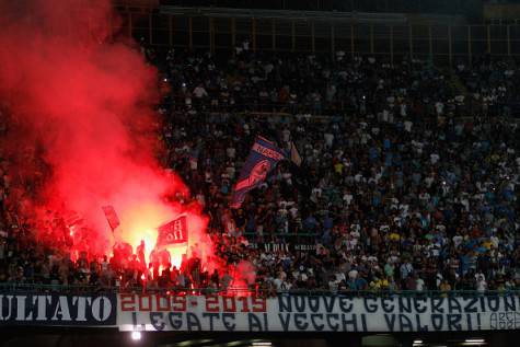 NAPLES, ITALY - AUGUST 30: Supporters of Napoli during the Serie A match between SSC Napoli and UC Sampdoria at Stadio San Paolo on August 30, 2015 in Naples, Italy. (Photo by Maurizio Lagana/Getty Images)