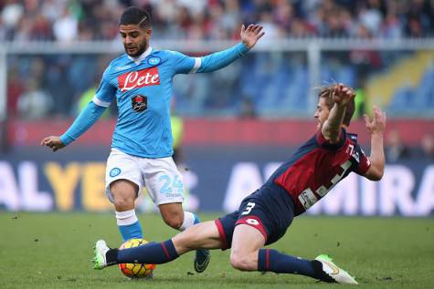 Napoli's forward Lorenzo Insigne (L) fights for the ball with Genoa's defender Cristian Ansaldi during the Italian Serie A football match Genoa Vs Napoli on November 1, 2015 at the Luigi Ferraris Stadium in Genoa.  AFP PHOTO / MARCO BERTORELLO        (Photo credit should read MARCO BERTORELLO/AFP/Getty Images)