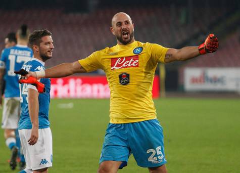 NAPLES, ITALY - NOVEMBER 08:  Pepe Reina of Napoli celebrates after the Serie A match between SSC Napoli and Udinese Calcio at Stadio San Paolo on November 8, 2015 in Naples, Italy.  (Photo by Maurizio Lagana/Getty Images)