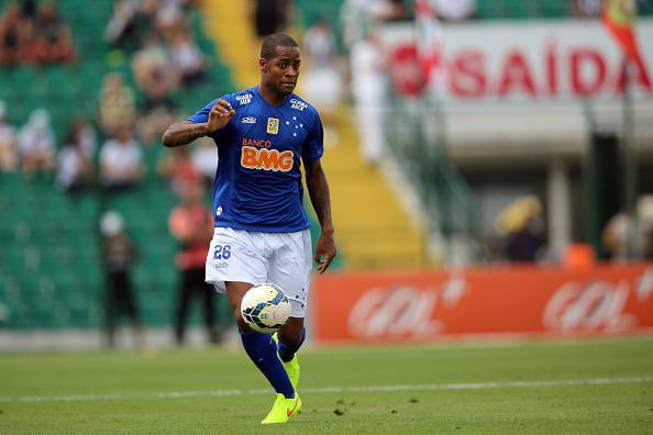 FLORIANOPOLIS, BRAZIL - OCTOBER 25: Dede #26 of Cruzeiro in action during a match between Figueirense and Cruzeiro as part of Campeonato Brasileiro 2014 at Orlando Scarpelli Stadium on October 25, 2014 in Florianopolis, Brazil (Photo by Cristiano Andujar/Getty Images)