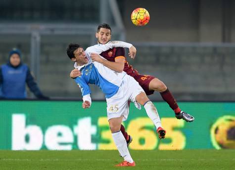 VERONA, ITALY - JANUARY 06:  AS Roma player Kostas Manolas clashes with AC Chievo Verona player Roberto Inglese during the Serie A match between AC Chievo Verona and AS Roma at Stadio Marc'Antonio Bentegodi on January 6, 2016 in Verona, Italy.  (Photo by Luciano Rossi/AS Roma via Getty Images)