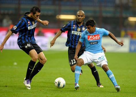 MILAN, ITALY - OCTOBER 01: Lucio of FC Inter Milan and Cristian Chavez of SSC Napoli during the Serie A match between FC Internazionale Milano and SSC Napoli at Stadio Giuseppe Meazza on October 1, 2011 in Milan, Italy. (Photo by Claudio Villa/Getty Images)