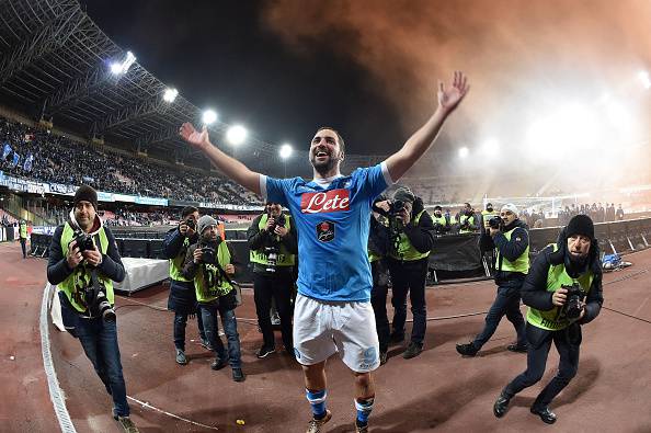 NAPLES, ITALY - JANUARY 16:  Gonzalo Higuain of SSC Napoli celebrates the victory after the Serie A match between SSC Napoli and US Sassuolo Calcio at Stadio San Paolo on January 16, 2016 in Naples, Italy.  (Photo by Giuseppe Bellini/Getty Images)