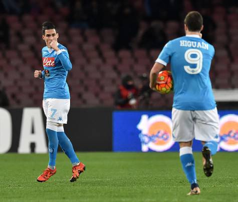 NAPLES, ITALY - JANUARY 16: Josè Maria Callejon of SSC Napoli celebrates afterscoring the goal 1-1 during the Serie A match between SSC Napoli and US Sassuolo Calcio at Stadio San Paolo on January 16, 2016 in Naples, Italy. (Photo by Giuseppe Bellini/Getty Images)