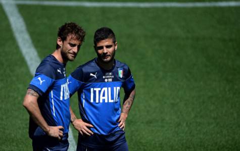 Italy's national football team forward Lorenzo Insigne (R) and midfielder Claudio Marchisio chat during a training session at Florence's Coverciano training ground on June 2, 2014 before their last friendly matches ahead of the FIFA World Cup Brazil 2014. AFP/PHOTO Filippo MONTEFORTE (Photo credit should read FILIPPO MONTEFORTE/AFP/Getty Images)