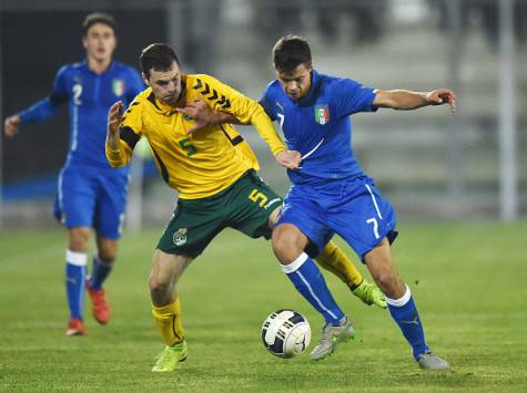 L'AQUILA, ITALY - NOVEMBER 17: Lukas Cerkauskas of Lithuania U21 and Alberto Grassi of Italy U21 in action during the 2017 UEFA European U21 Championships Qualifier between Italy U21 and Lithuania U21 at Stadio Teofilo Patini on November 17, 2015 in Castel di Sangro near L'Aquila, Italy.  (Photo by Giuseppe Bellini/Getty Images)