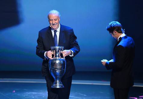 PARIS, FRANCE - DECEMBER 12: Vicente del Bosque (L) Manager of defending Champion Spain shows the European Championship Trophy during the UEFA Euro 2016 Final Draw Ceremony at Palais des Congres in Paris, France on December 12, 2015. (Photo by Mustafa Yalcin/Anadolu Agency/Getty Images)