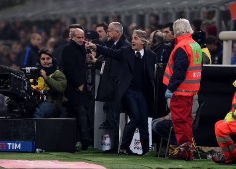 MILAN, ITALY - JANUARY 31:  Head coach FC Internazionale Roberto Mancini reacts during the Serie A match between AC Milan and FC Internazionale Milano at Stadio Giuseppe Meazza on January 31, 2016 in Milan, Italy.  (Photo by Claudio Villa - Inter/Inter via Getty Images)