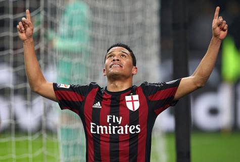 MILAN, ITALY - JANUARY 31: Carlos Bacca of AC Milan celebrates his goal during the Serie A match between AC Milan and FC Internazionale Milano at Stadio Giuseppe Meazza on January 31, 2016 in Milan, Italy. (Photo by Marco Luzzani/Getty Images)