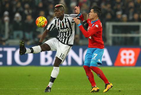 TURIN, ITALY - FEBRUARY 13: Paul Pogba of Juventus FC competes for the ball with Jose Maria Callejon of SSC Napoli during the Serie A match between and Juventus FC and SSC Napoli at Juventus Arena on February 13, 2016 in Turin, Italy. (Photo by Marco Luzzani/Getty Images)