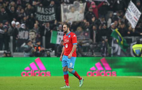 TURIN, ITALY - FEBRUARY 13:  Gonzalo Higuain of SSC Napoli leaves the field disappointed at the end of the Serie A match between and Juventus FC and SSC Napoli at Juventus Arena on February 13, 2016 in Turin, Italy.  (Photo by Marco Luzzani/Getty Images)