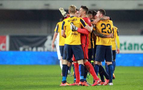 VERONA, ITALY - 2016/02/20: Hellas Verona's players celebrates the winner of the Italian Serie A football match between Hellas Verona FC v AC Chievo Verona  . The Italian Serie A football match between Hellas Verona FC v AC Chievo Verona, Final score 3-1, goals for Verona by Toni, Pazzini and Ionita, for Chievo by Pellissier at Bentegodi Stadium in Verona. (Photo by Andrea Spinelli/Pacific Press/LightRocket via Getty Images)