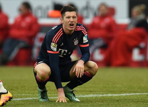 Bayern Munich's Polish striker Robert Lewandowski reacts during the German Bundesliga first division football match between FC Cologne vs FC Bayern Munich in Cologne, western Germany, on March 19, 2016. / AFP / PATRIK STOLLARZ / RESTRICTIONS: DURING MATCH TIME: DFL RULES TO LIMIT THE ONLINE USAGE TO 15 PICTURES PER MATCH AND FORBID IMAGE SEQUENCES TO SIMULATE VIDEO. == RESTRICTED TO EDITORIAL USE == FOR FURTHER QUERIES PLEASE CONTACT DFL DIRECTLY AT + 49 69 650050
(Photo credit should read PATRIK STOLLARZ/AFP/Getty Images)