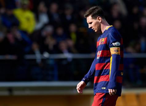 VILLARREAL, SPAIN - MARCH 20: Lionel Messi of Barcelona reacts during the La Liga match between Villarreal CF and FC Barcelona at El Madrigal on March 20, 2016 in Villarreal, Spain. (Photo by Manuel Queimadelos Alonso/Getty Images)