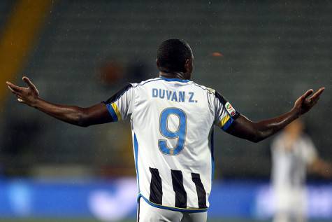 Duvan Zapata festeggia gol