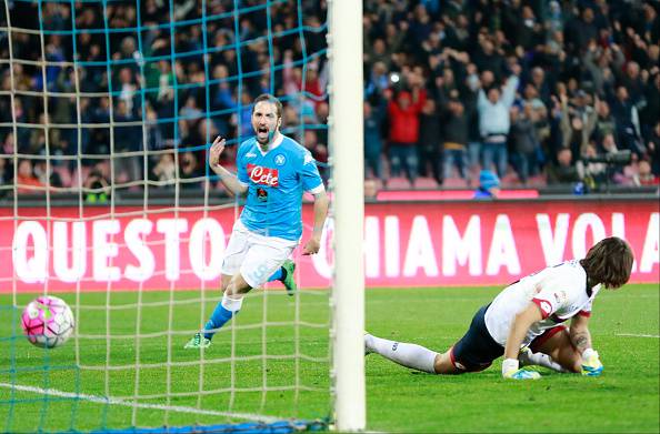 Higuain gol in Napoli-Genoa