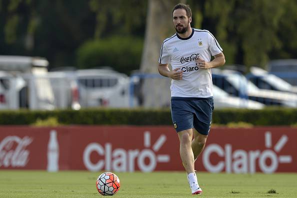 Higuain in allenamento con l'Argentina