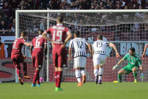 Belotti calcia rigore in Torino-Juventus