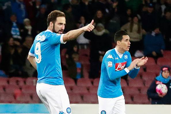 Napoli's Argentinian forward Gonzalo Higuain (L) celebrates after scoring as his teammate Napoli's Spanish forward Jose Maria Callejon gestures during the Italian Serie A football match SSC Napoli vs AC Chievo Verona on March 5, 2016 at the San Paolo stadium in Naples. / AFP / CARLO HERMANN        (Photo credit should read CARLO HERMANN/AFP/Getty Images)