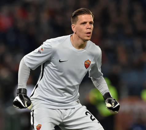 ROME, ITALY - MARCH 19: Wojciech Szczesny of AS Roma in action during the Serie A match between AS Roma and FC Internazionale Milano at Stadio Olimpico on March 19, 2016 in Rome, Italy.  (Photo by Giuseppe Bellini/Getty Images)