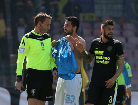 Albiol protesta in Napoli-Veroma