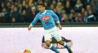 FOTO – Allan regala 20 maglie del Napoli