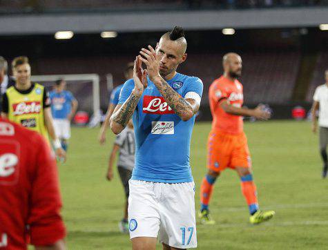 NAPLES, ITALY - AUGUST 27: Napoli's player Marek Hamsik celebrate the victory after the Serie A match between SSC Napoli and AC Milan at Stadio San Paolo on August 27, 2016 in Naples, Italy. (Photo by Francesco Pecoraro/Getty Images)