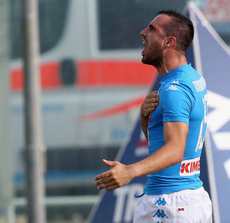 CROTONE, ITALY - OCTOBER 23: Nikola Maksimovic of Napoli celebrates after scoring his team's second goal during the Serie A match between FC Crotone and SSC Napoli at Stadio Comunale Ezio Scida on October 23, 2016 in Crotone, Italy. (Photo by Maurizio Lagana/Getty Images)