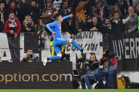 Napoli's Spanish midfielder Jose Maria Callejon celebrates after scoring a goal during the Italian Serie A football match Juventus vs Napoli at Juventus Stadium in Turin on October 29,  2016. / AFP / GIUSEPPE CACACE        (Photo credit should read GIUSEPPE CACACE/AFP/Getty Images)