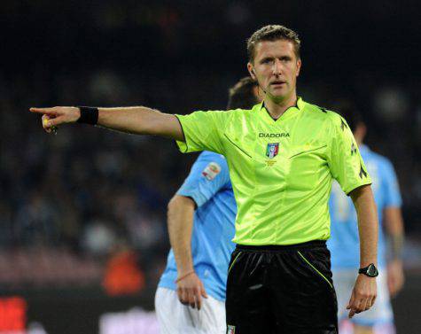 Arbitro Orsato dirige match del Napoli