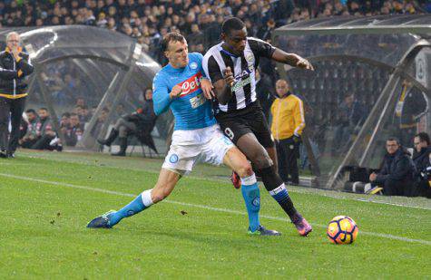 UDINE, ITALY - NOVEMBER 19: Duvan Zapata (R) of Udinese Calcio competes with Elsejd Hysaj of SSC Napoli during the Serie A match between Udinese Calcio and SSC Napoli at Stadio Friuli on November 19, 2016 in Udine, Italy. (Photo by Dino Panato/Getty Images)