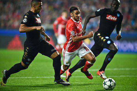Benfica's Argentine midfielder Eduardo Salvio (C) vies with Napoli's Algerian defender Faouzi Ghoulam (L) and Napoli's Senegalese defender Kalidou Koulibaly  during the UEFA Champions League Group B football match SL Benfica vs SSC Napoli at the Luz stadium in Lisbon, on December 6, 2016. / AFP / PATRICIA DE MELO MOREIRA        (Photo credit should read PATRICIA DE MELO MOREIRA/AFP/Getty Images)